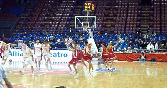 Il cast di "High School Musical"al Mediolanum Forum durante l'esibizione