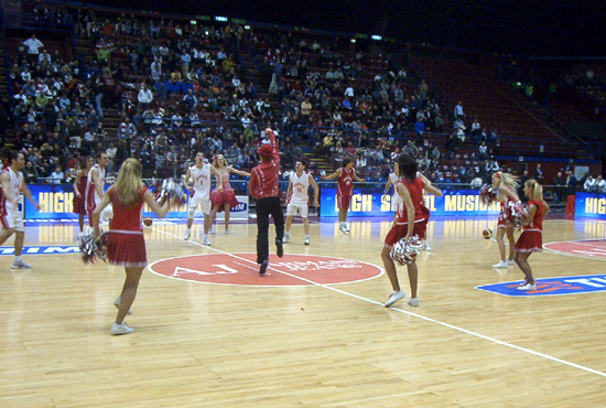 Il cast di "High School Musical"al Mediolanum Forum durante l'esibizione