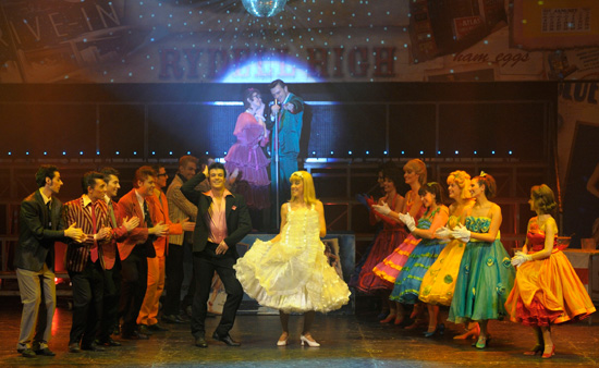 Una foto di scena da "Grease" (Foto Lorenzo Ceva Valla)